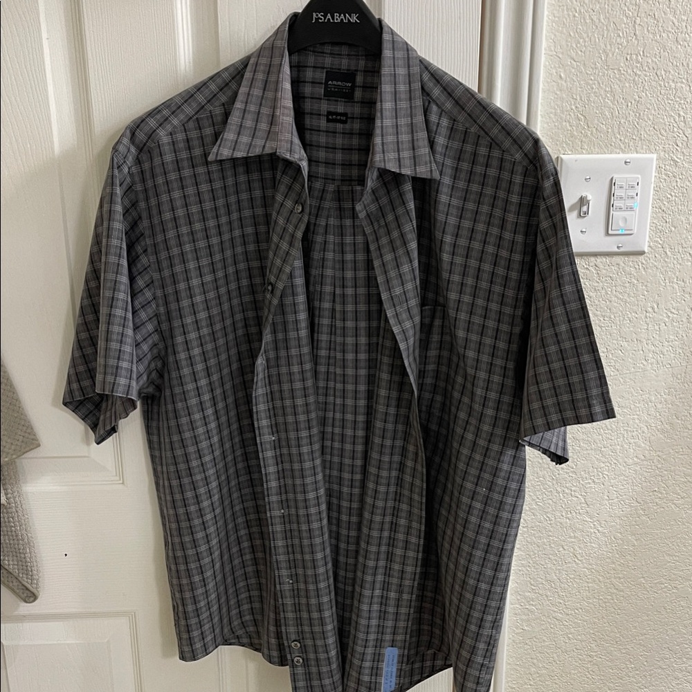 LIKE NEW Arrow USA Charcoal and Black Plaid Men's Shirt XL (17-17.5)